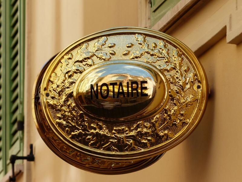 notaire-MENTON-min_advertising-golden-metal-money-lighting-brass-1013060-pxhere.com